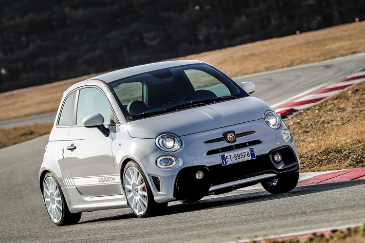 Abarth auf dem Internationalen Automobilsalon in Genf 2019 70. Jubiläum und Präsentation 595 esseesse und 124 Rally Tribute