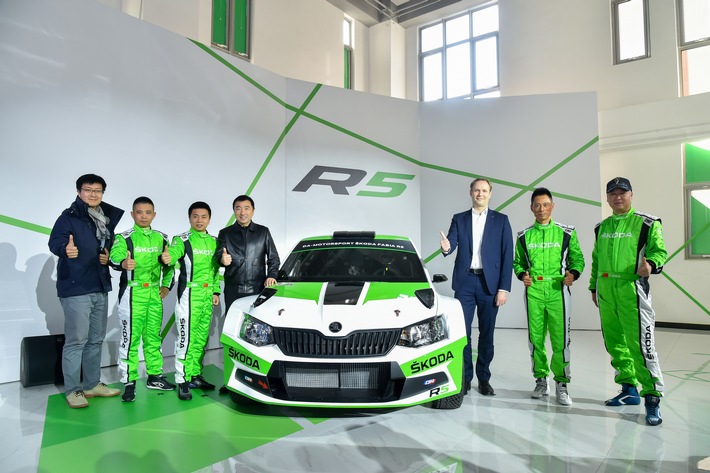 Premiere im Reich der Mitte: Erstmals setzt ein chinesisches Team den SKODA FABIA R5 bei Rallyes ein