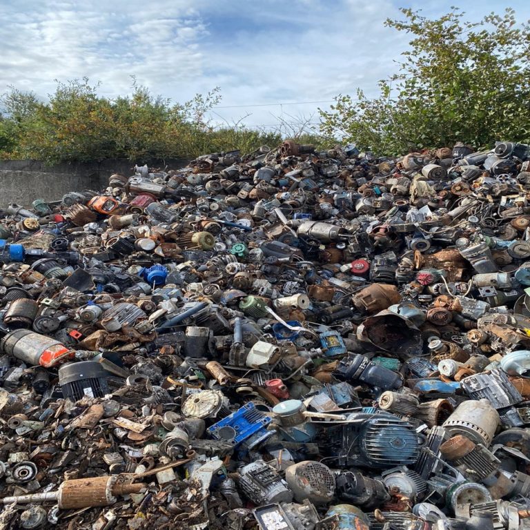 Schrottabholung In Neuss Den Schrott An Recycling-Anlagen Verkauft