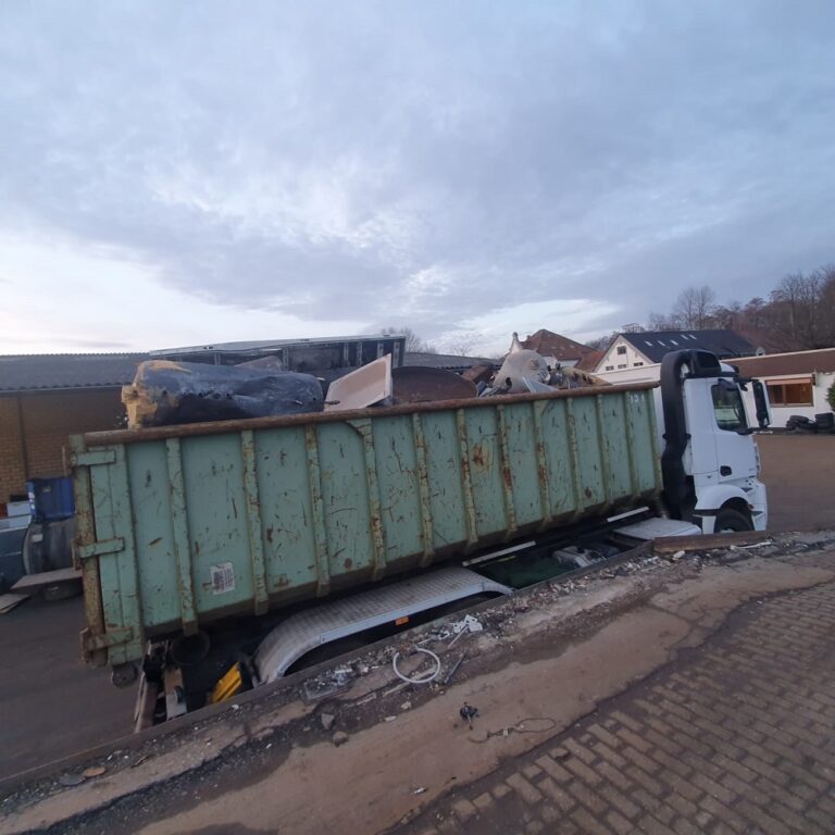 Schrottabholung Bielefeld – Um Verladung und Abtransport kümmern sich die Mitarbeiter der Schrottabholung Zentrale