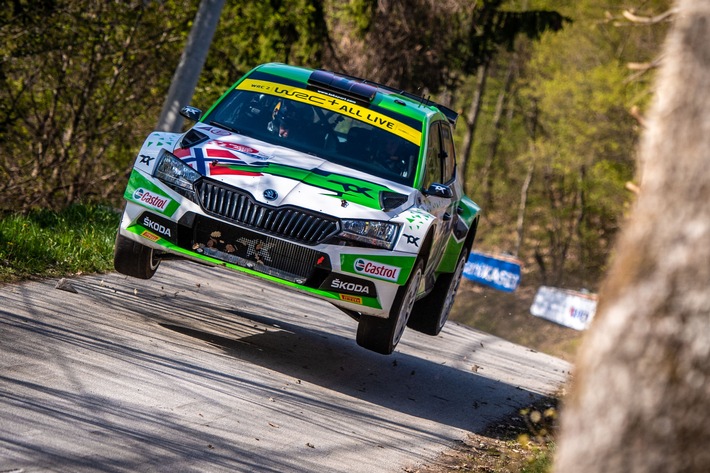 Rallye Italien Sardinien: ŠKODA Teams kämpfen um den Sieg in den Kategorien WRC2 und WRC3