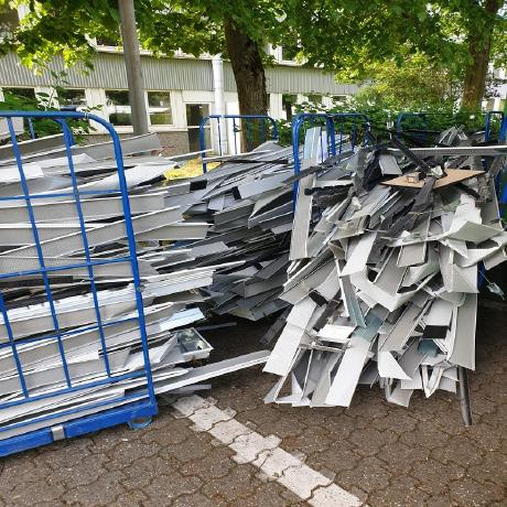 In Mönchengladbach: Der mobile Schrotthändler holt Altmetallschrott beim Kunden ab