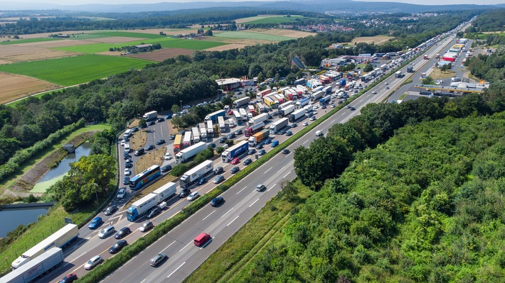 #digitalesForum: Wer rastet, der ist in Gefahr – LKW-Parken auf deutschen Rasthöfen Interaktiver Live-Talk am Mittwoch, 8. Dezember um 12 Uhr auf www.adac-mittelrhein.de/digitalesforum