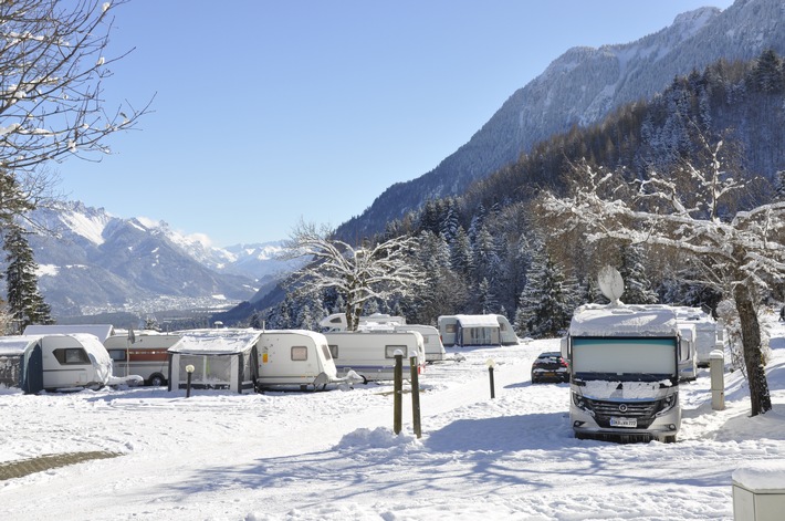 Zehn ADAC Tipps: So wird Wintercamping zum Erlebnis/Ausprobieren: Mietmobile für die kalte Jahreszeit/Reservieren: ADAC Superplätze fürs Skivergnügen/Bedenken: Isolierung, Wasser, Gas & Schneeschaufel