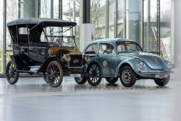 50 Jahre Weltmeister-Käfer: Autostadt zeigt Jubilar auf der Piazza