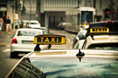 Warum Taxis und Flughafentransfers eine umweltfreundliche Option sein können