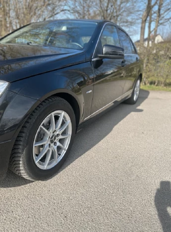 Auto verkaufen in Duisburg: Wieso Sie auf die Kompetenzen von Autoankauf-live setzen sollten