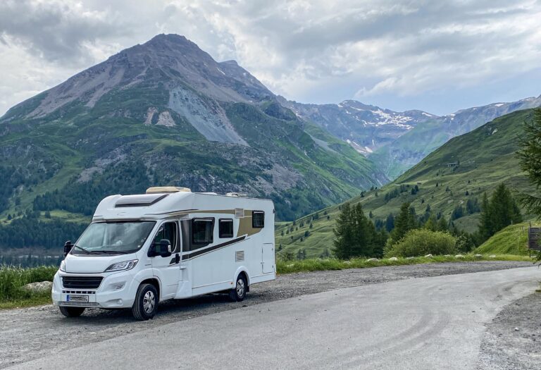 Mit dem Wohnmobil durch Europa: Wie Sie Versicherungen nutzen und entspannend reisen können